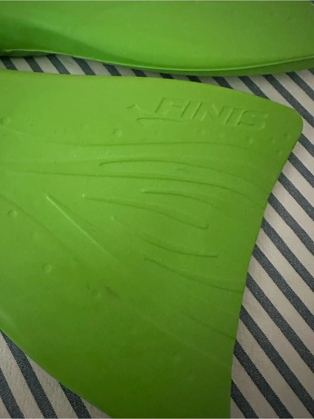 Finis lets bright